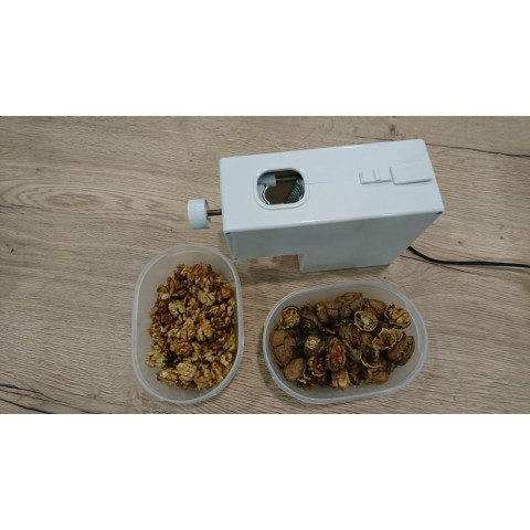 PELAMATIC electric walnut cracker