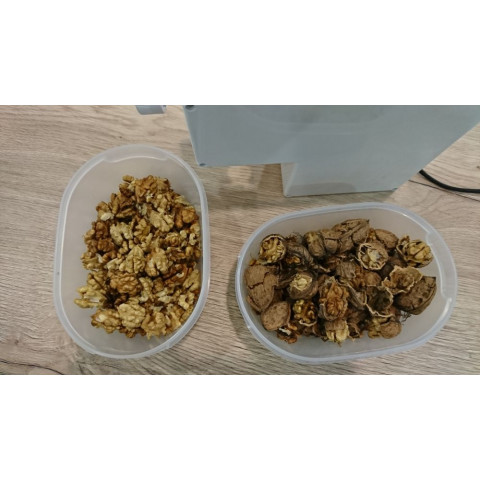 PELAMATIC electric walnut cracker